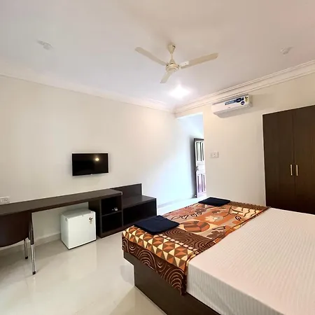 Morjim Sunset Guesthouse- Apartments With Kitchen & Ac Rooms Exterior photo