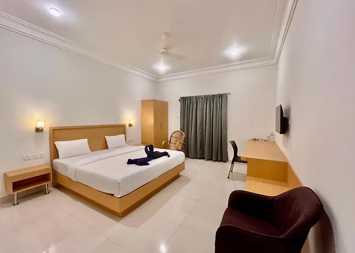 Morjim Sunset Guesthouse- Apartments With Kitchen & Ac Rooms