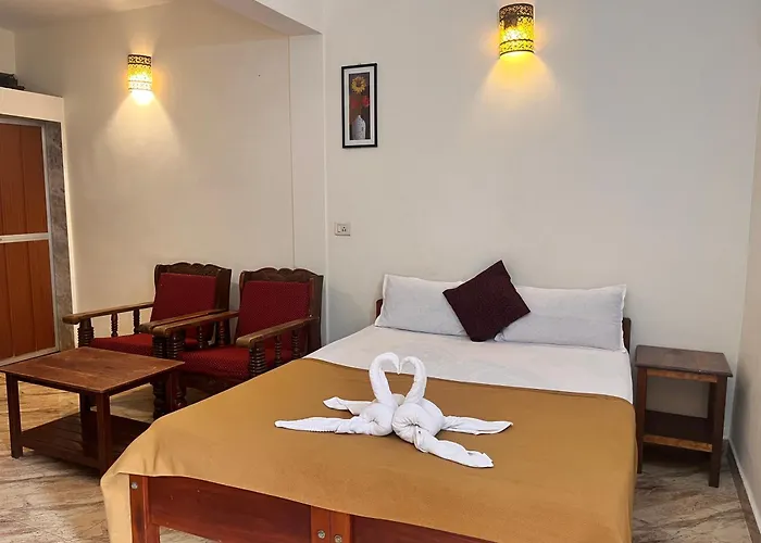 Morjim Sunset Guesthouse- Apartments With Kitchen & Ac Rooms