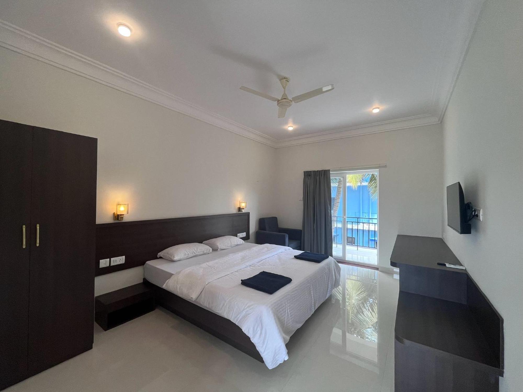 Sunset Guesthouse- With Kitchen & Ac Apartment