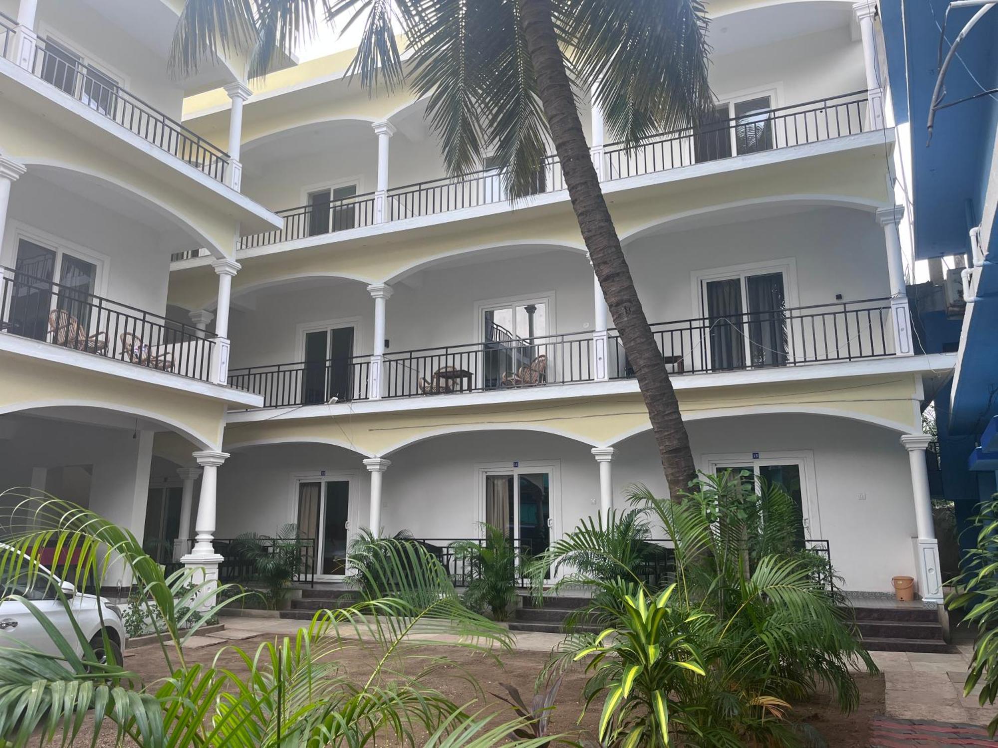 Sunset Guesthouse- With Kitchen & Ac Morjim