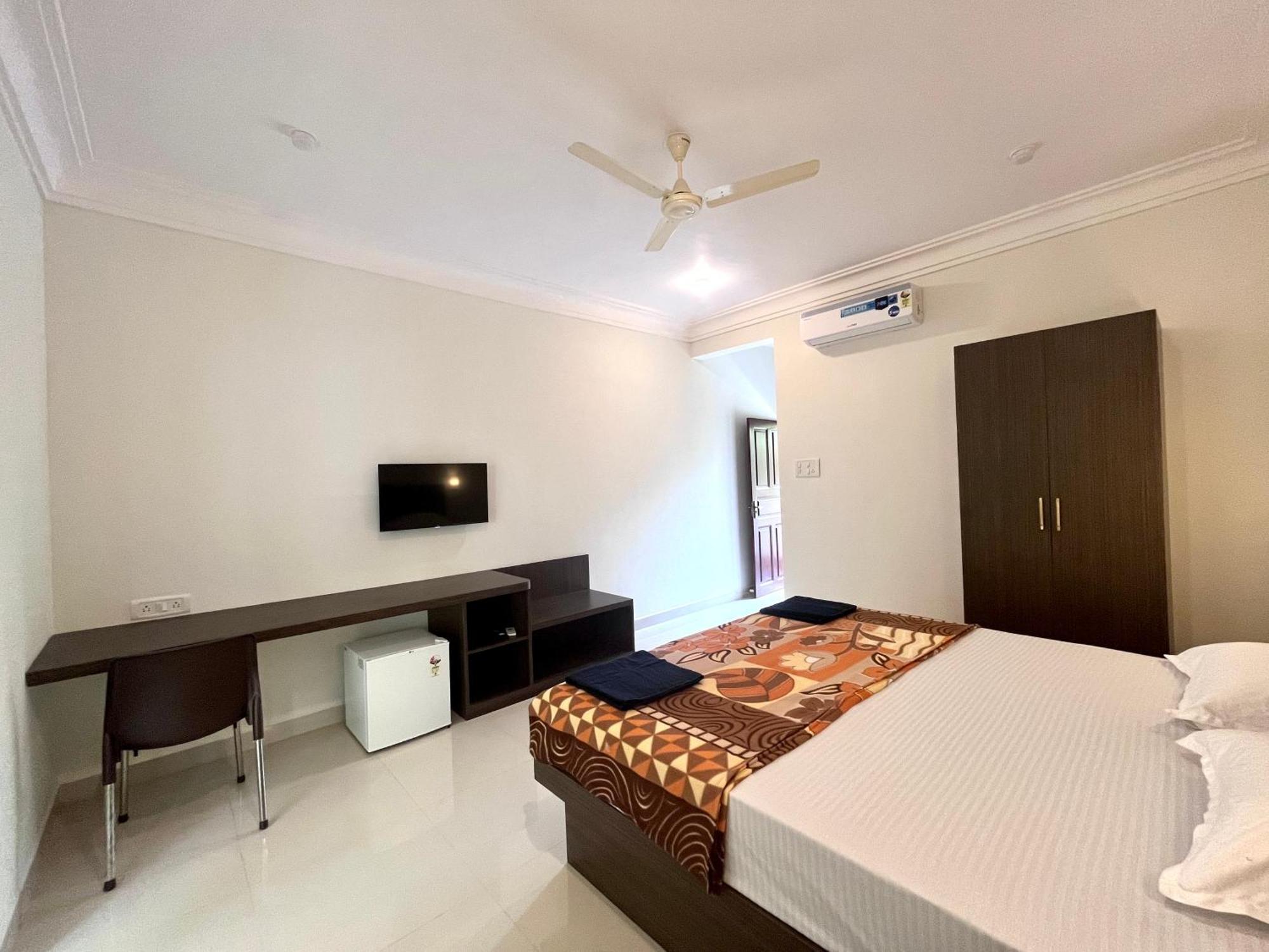 Sunset Guesthouse- With Kitchen & Ac Apartment