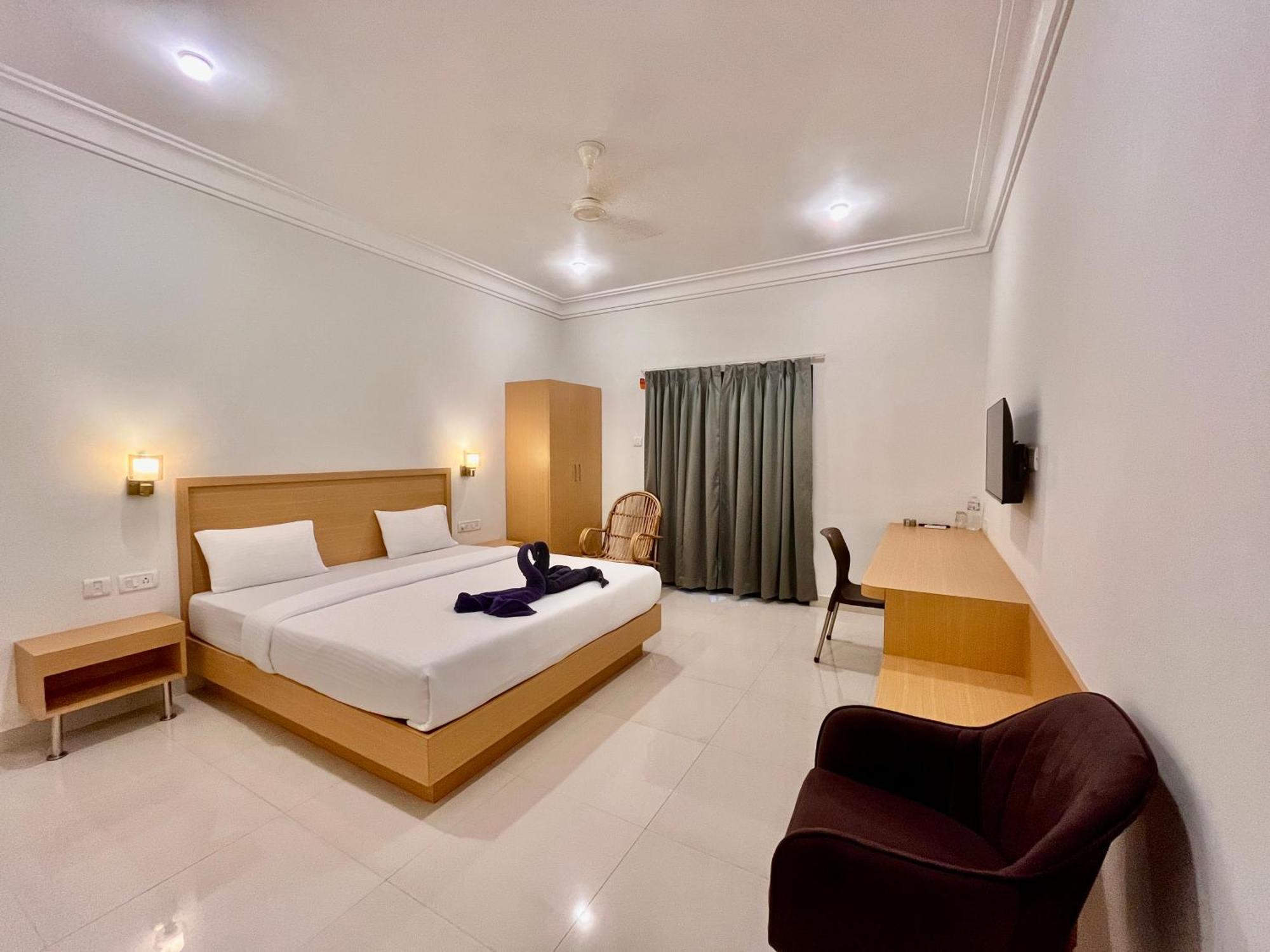 Sunset Guesthouse- With Kitchen & Ac * Morjim