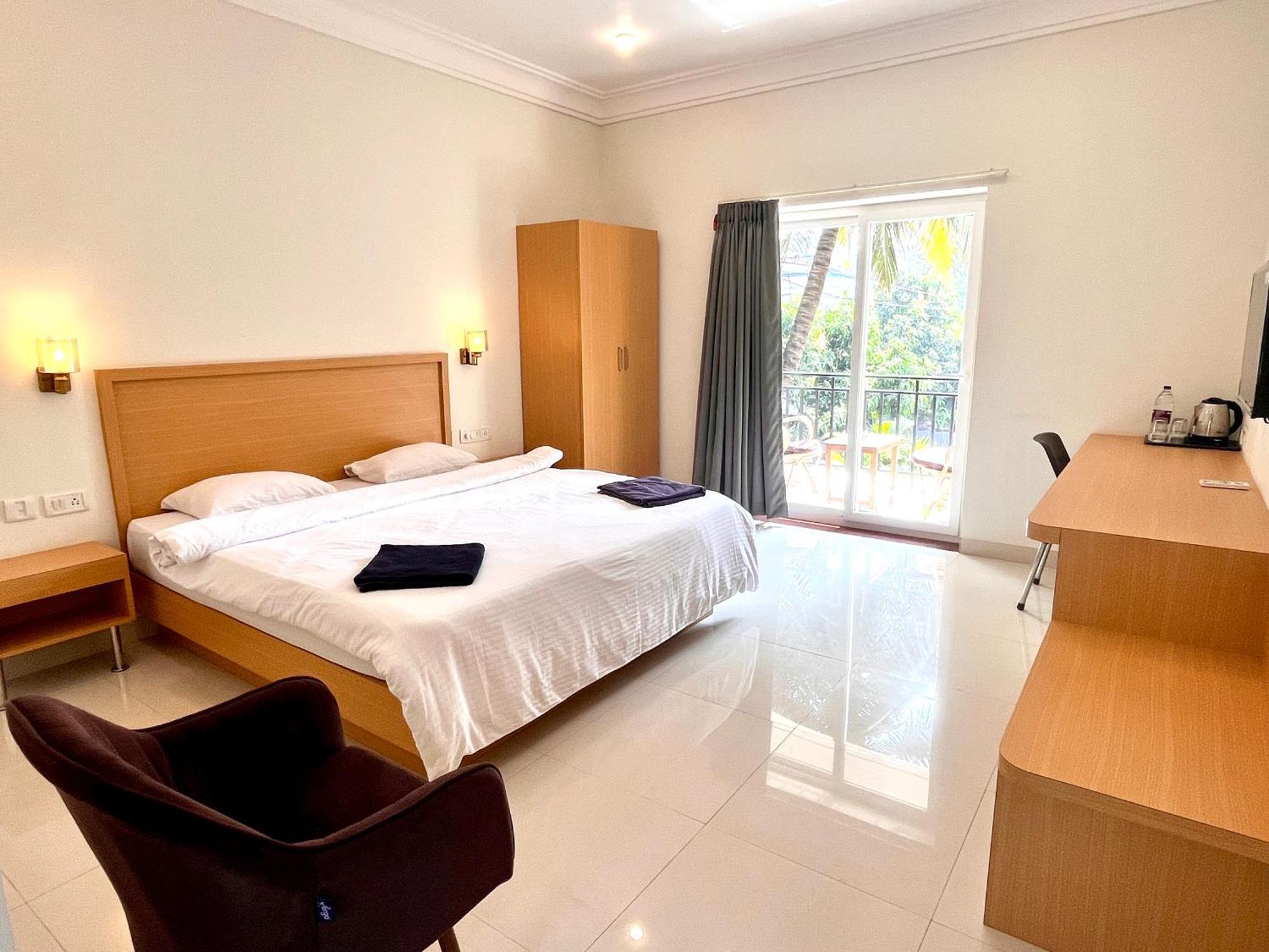 Sunset Guesthouse- With Kitchen & Ac Apartment Morjim